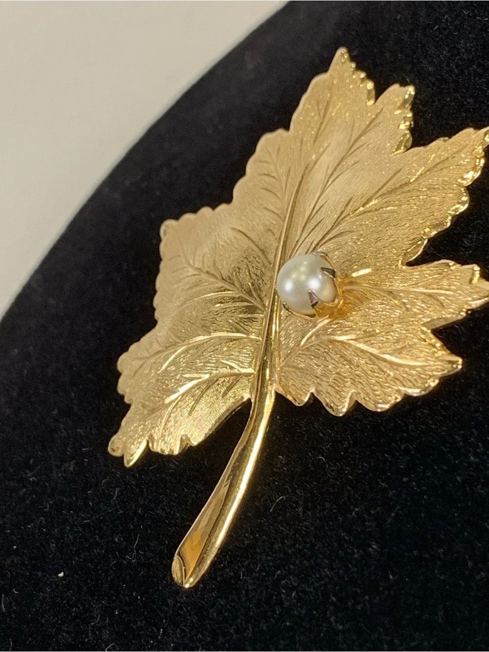 Vintage Sarah Coventry Gold Tone Leaf Brooch Faux Pearl